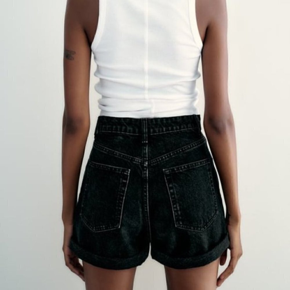 Zara High-Waisted Mom Fit Denim Shorts Size 4 - Picture 2 of 6